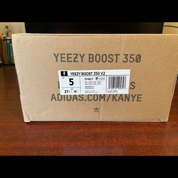 Adidas Yeezy Boost 350 V2 Tail Light FX9017 Size 5M / 6W - Picture 3 of 8